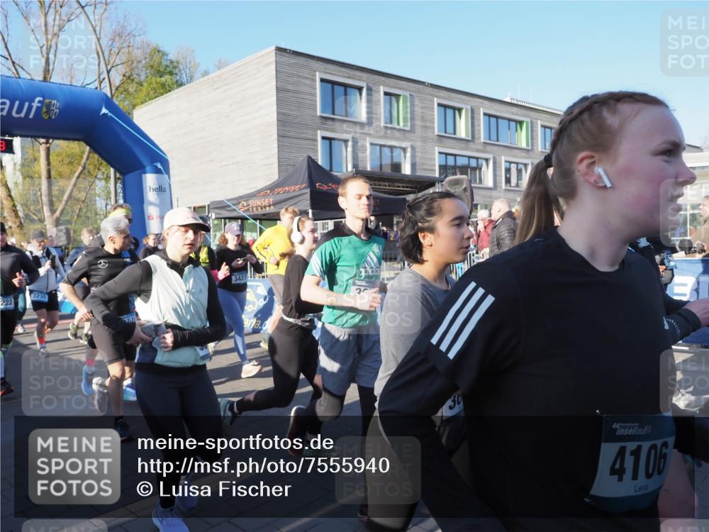 06.04.2025 - 44. Internationalen Wilhelmsburger Insellauf Luisa Fischer http://msf.ph/oto/7555940 06.04.2025 08:52:58 Ziel 222, 3235, 3427, 150, 4106 meine-sportfotos.de