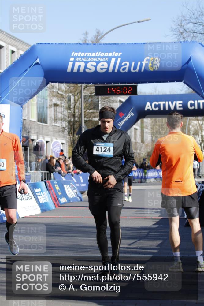 06.04.2025 - 44. Internationalen Wilhelmsburger Insellauf A. Gomolzig http://msf.ph/oto/7555942 06.04.2025 10:36:01 Ziel 3580, 4124 meine-sportfotos.de