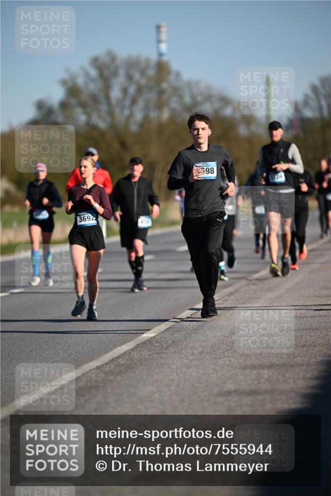 06.04.2025 - 44. Internationalen Wilhelmsburger Insellauf Dr. Thomas Lammeyer http://msf.ph/oto/7555944 06.04.2025 09:31:48 Laufen 3692, 98 meine-sportfotos.de