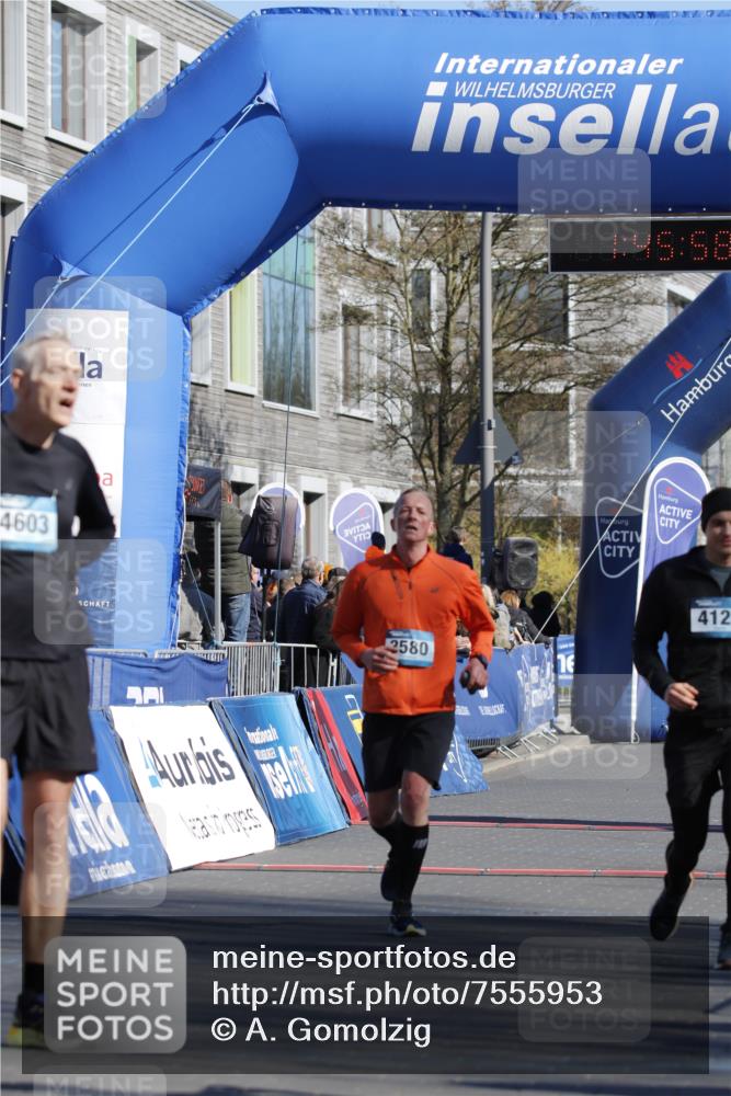 06.04.2025 - 44. Internationalen Wilhelmsburger Insellauf A. Gomolzig http://msf.ph/oto/7555953 06.04.2025 10:35:56 Ziel 3580, 4124 meine-sportfotos.de