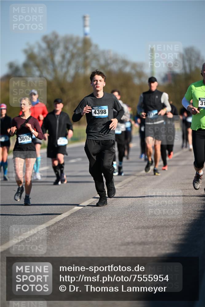06.04.2025 - 44. Internationalen Wilhelmsburger Insellauf Dr. Thomas Lammeyer http://msf.ph/oto/7555954 06.04.2025 09:31:49 Laufen 3692, 4398, 31 meine-sportfotos.de
