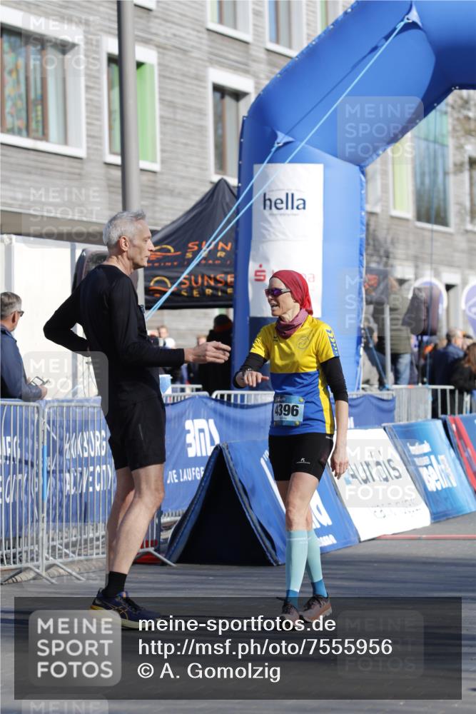 06.04.2025 - 44. Internationalen Wilhelmsburger Insellauf A. Gomolzig http://msf.ph/oto/7555956 06.04.2025 10:35:51 Ziel 4216, 4312, 4396 meine-sportfotos.de
