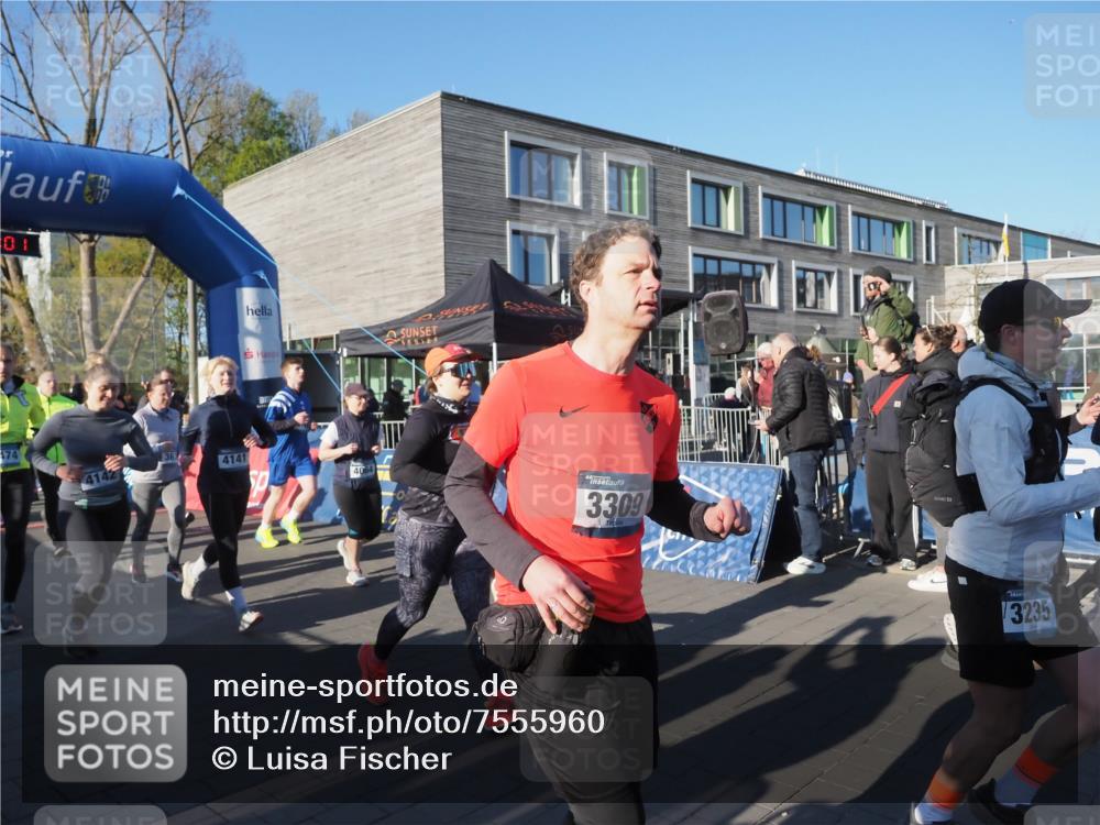 06.04.2025 - 44. Internationalen Wilhelmsburger Insellauf Luisa Fischer http://msf.ph/oto/7555960 06.04.2025 08:53:01 Ziel 174, 363, 4142, 4141, 406, 3309, 22, 7, 3235 meine-sportfotos.de