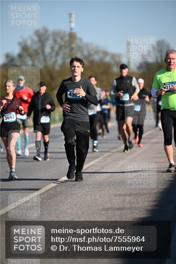 06.04.2025 - 44. Internationalen Wilhelmsburger Insellauf Dr. Thomas Lammeyer http://msf.ph/oto/7555964 06.04.2025 09:31:49 Laufen 3692, 4399, 312 meine-sportfotos.de