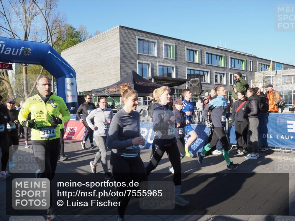 06.04.2025 - 44. Internationalen Wilhelmsburger Insellauf Luisa Fischer http://msf.ph/oto/7555965 06.04.2025 08:53:02 Ziel 58, 02, 3474, 363, 4141, 406, 50 meine-sportfotos.de