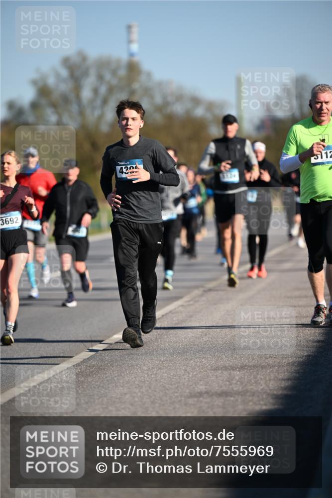 06.04.2025 - 44. Internationalen Wilhelmsburger Insellauf Dr. Thomas Lammeyer http://msf.ph/oto/7555969 06.04.2025 09:31:49 Laufen 3692, 430, 112 meine-sportfotos.de