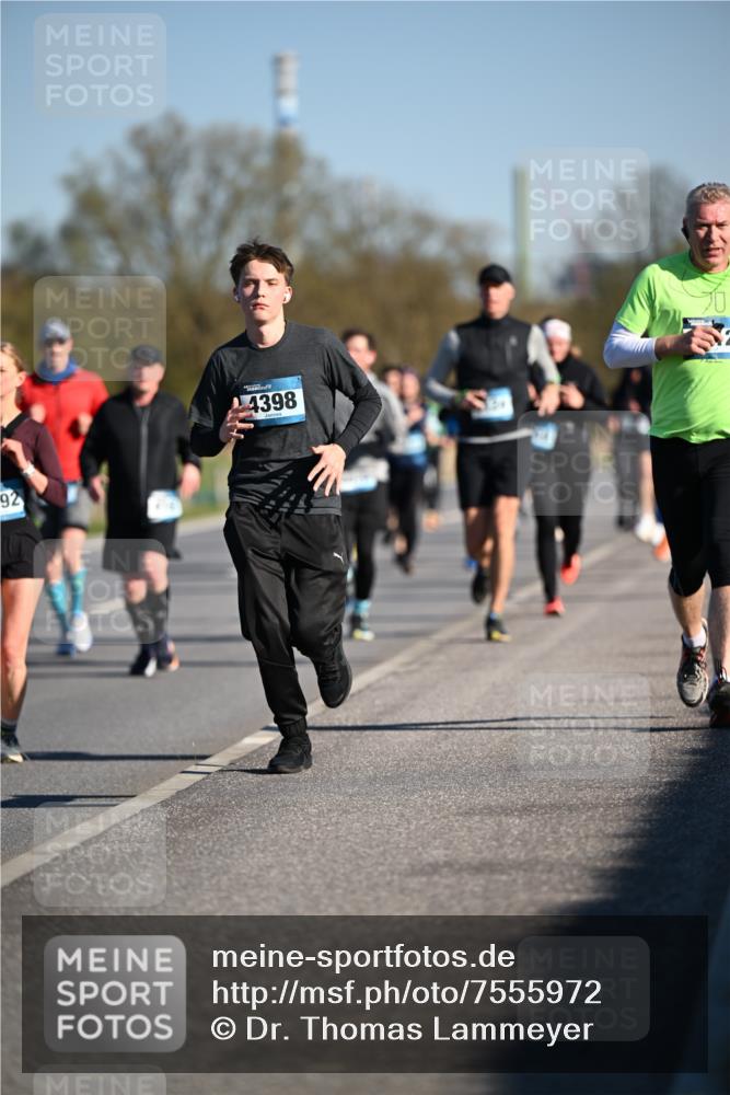 06.04.2025 - 44. Internationalen Wilhelmsburger Insellauf Dr. Thomas Lammeyer http://msf.ph/oto/7555972 06.04.2025 09:31:50 Laufen 92, 4398 meine-sportfotos.de