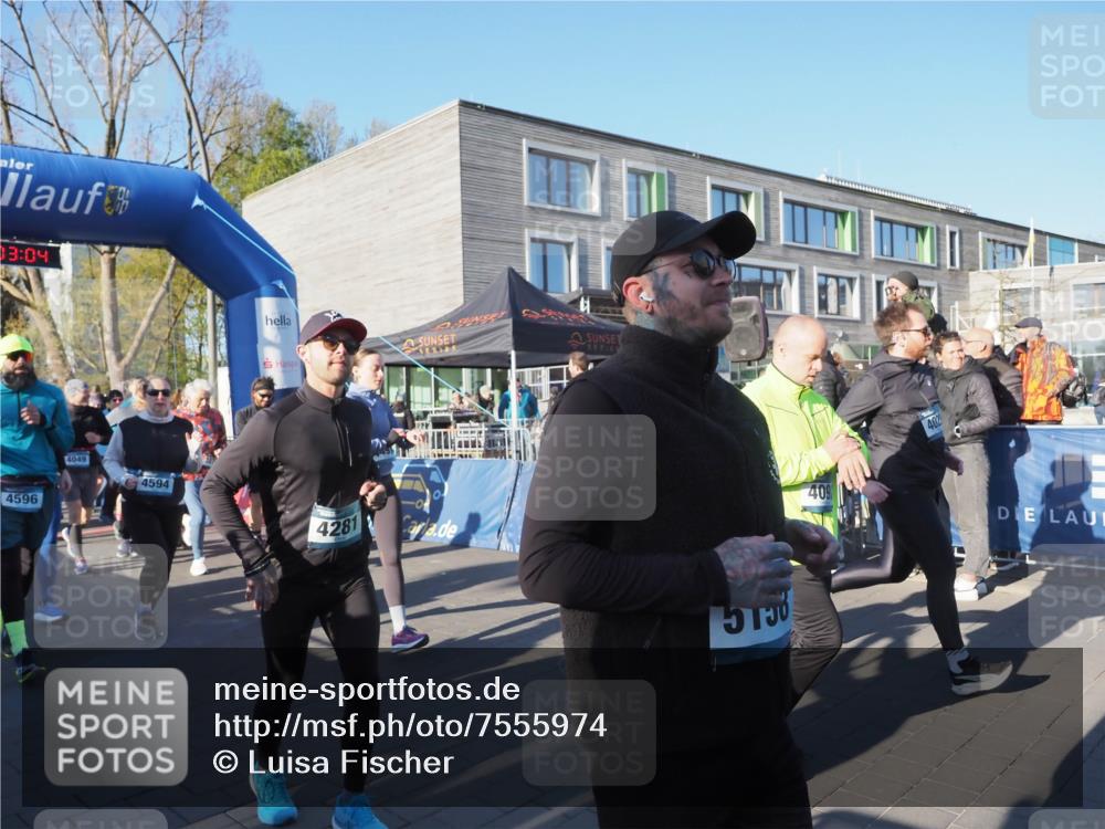 06.04.2025 - 44. Internationalen Wilhelmsburger Insellauf Luisa Fischer http://msf.ph/oto/7555974 06.04.2025 08:53:04 Ziel 03, 04, 4596, 4049, 4594, 4281, 402, 5150 meine-sportfotos.de