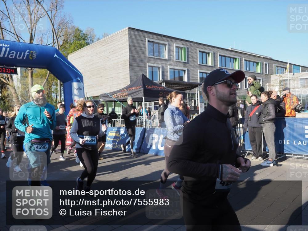 06.04.2025 - 44. Internationalen Wilhelmsburger Insellauf Luisa Fischer http://msf.ph/oto/7555983 06.04.2025 08:53:04 Ziel 03, 04, 4083, 4596, 4040, 5165, 4594 meine-sportfotos.de