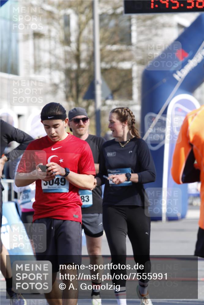 06.04.2025 - 44. Internationalen Wilhelmsburger Insellauf A. Gomolzig http://msf.ph/oto/7555991 06.04.2025 10:35:36 Ziel 3049, 3936, 3958, 4283, 4284, 4603 meine-sportfotos.de