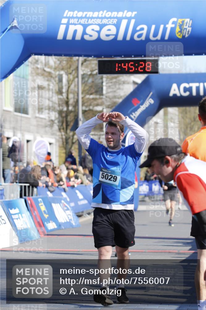 06.04.2025 - 44. Internationalen Wilhelmsburger Insellauf A. Gomolzig http://msf.ph/oto/7556007 06.04.2025 10:35:26 Ziel 3049, 3463, 3806, 5029 meine-sportfotos.de