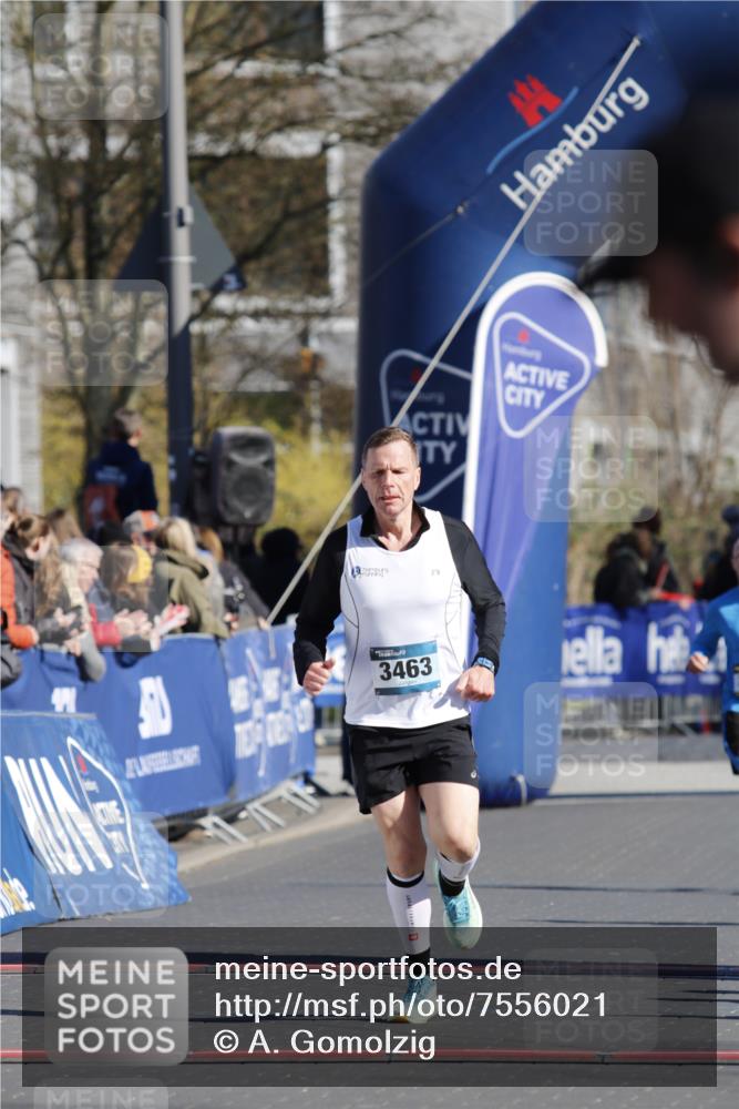 06.04.2025 - 44. Internationalen Wilhelmsburger Insellauf A. Gomolzig http://msf.ph/oto/7556021 06.04.2025 10:35:14 Ziel 3118, 3463 meine-sportfotos.de