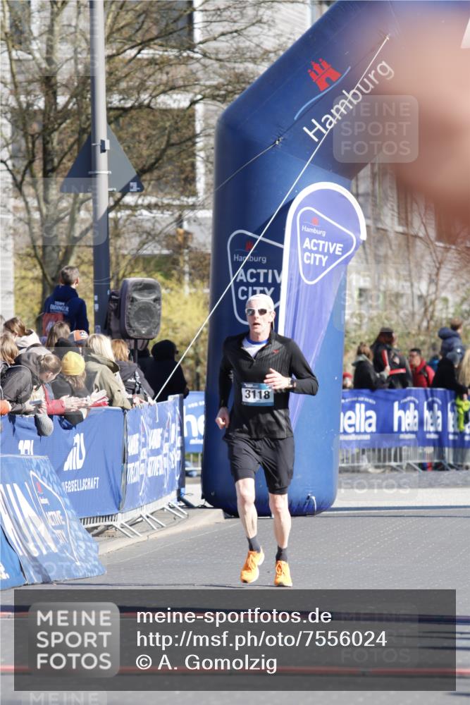06.04.2025 - 44. Internationalen Wilhelmsburger Insellauf A. Gomolzig http://msf.ph/oto/7556024 06.04.2025 10:35:06 Ziel 4178, 4449 meine-sportfotos.de