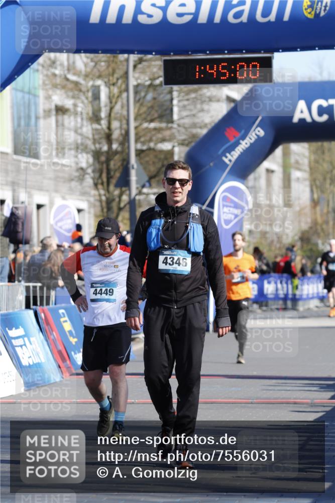 06.04.2025 - 44. Internationalen Wilhelmsburger Insellauf A. Gomolzig http://msf.ph/oto/7556031 06.04.2025 10:34:58 Ziel 3777, 4346, 4449 meine-sportfotos.de