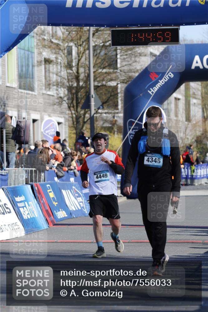 06.04.2025 - 44. Internationalen Wilhelmsburger Insellauf A. Gomolzig http://msf.ph/oto/7556033 06.04.2025 10:34:57 Ziel 3777, 4346, 4449 meine-sportfotos.de
