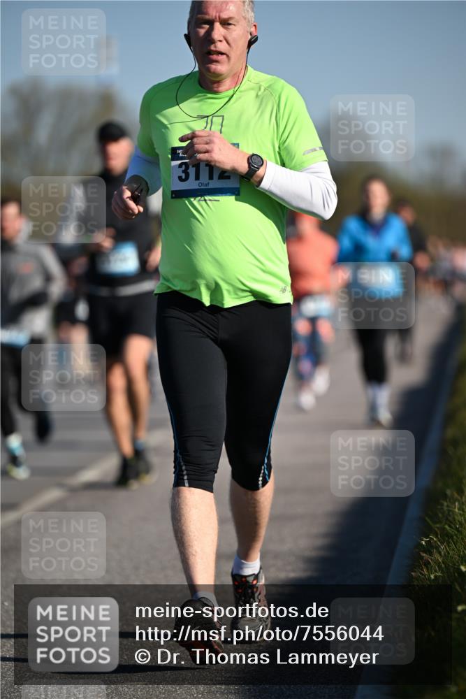 06.04.2025 - 44. Internationalen Wilhelmsburger Insellauf Dr. Thomas Lammeyer http://msf.ph/oto/7556044 06.04.2025 09:31:53 Laufen 14, 3112 meine-sportfotos.de