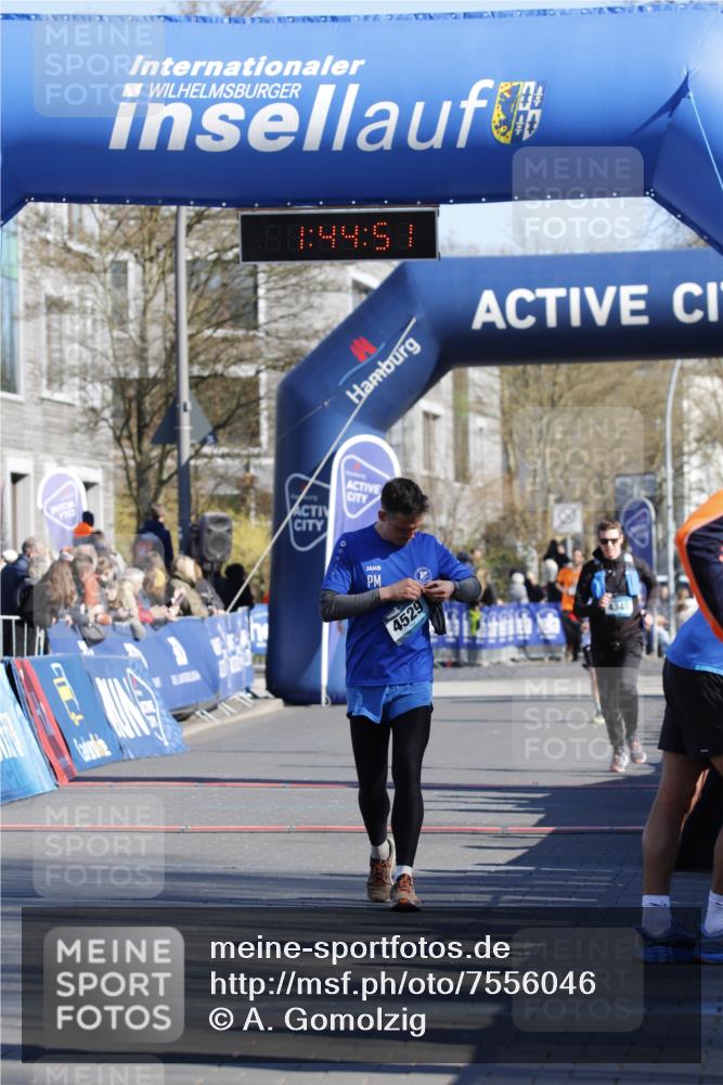 06.04.2025 - 44. Internationalen Wilhelmsburger Insellauf A. Gomolzig http://msf.ph/oto/7556046 06.04.2025 10:34:49 Ziel 3183, 4152, 4529, 4616 meine-sportfotos.de