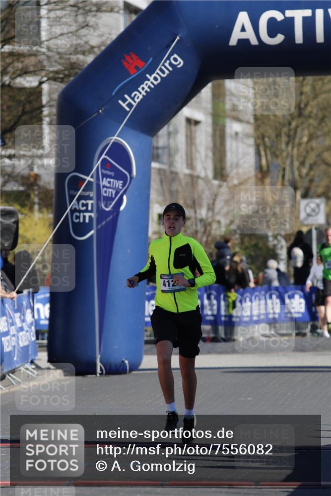 06.04.2025 - 44. Internationalen Wilhelmsburger Insellauf A. Gomolzig http://msf.ph/oto/7556082 06.04.2025 10:34:29 Ziel 3267, 3404, 4294 meine-sportfotos.de
