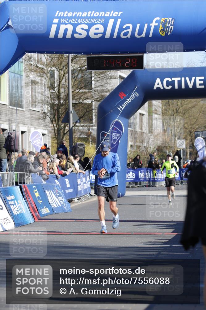 06.04.2025 - 44. Internationalen Wilhelmsburger Insellauf A. Gomolzig http://msf.ph/oto/7556088 06.04.2025 10:34:26 Ziel 3267, 3404, 4294 meine-sportfotos.de