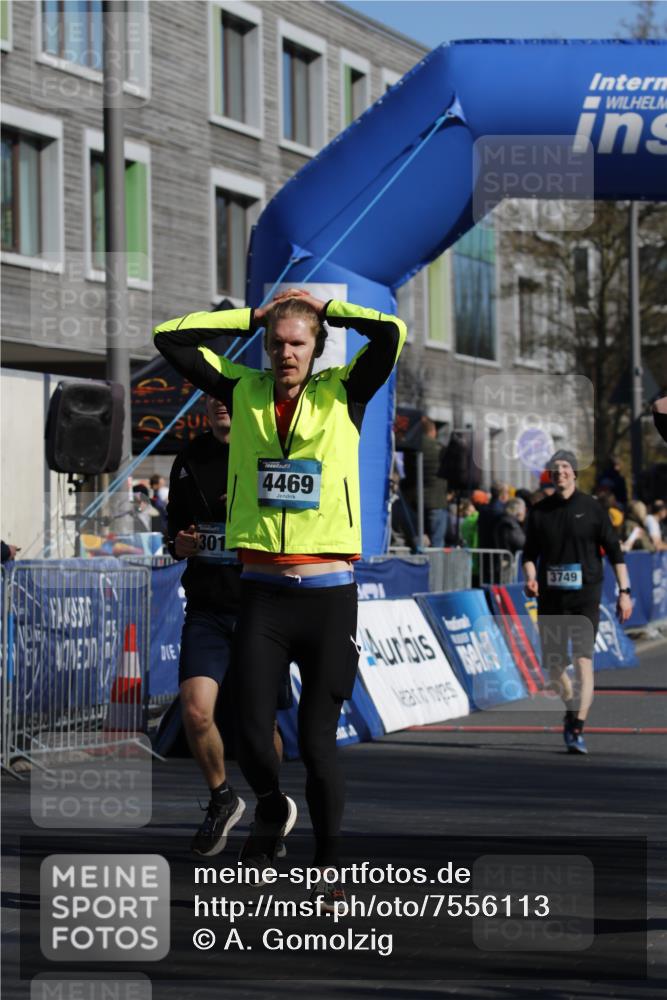 06.04.2025 - 44. Internationalen Wilhelmsburger Insellauf A. Gomolzig http://msf.ph/oto/7556113 06.04.2025 10:34:13 Ziel 3015, 3356, 3749, 4469, 4504 meine-sportfotos.de