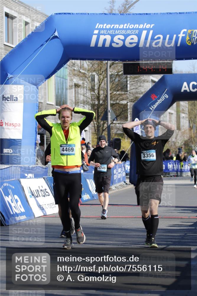 06.04.2025 - 44. Internationalen Wilhelmsburger Insellauf A. Gomolzig http://msf.ph/oto/7556115 06.04.2025 10:34:12 Ziel 3015, 3356, 3749, 4469, 4504 meine-sportfotos.de