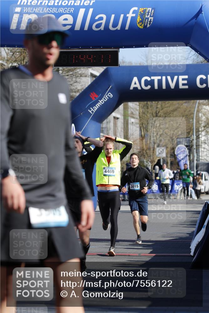 06.04.2025 - 44. Internationalen Wilhelmsburger Insellauf A. Gomolzig http://msf.ph/oto/7556122 06.04.2025 10:34:10 Ziel 3015, 3356, 3749, 4469, 4504 meine-sportfotos.de