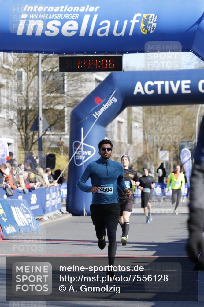 06.04.2025 - 44. Internationalen Wilhelmsburger Insellauf A. Gomolzig http://msf.ph/oto/7556128 06.04.2025 10:34:05 Ziel 3356, 4504 meine-sportfotos.de