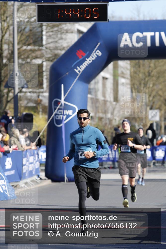 06.04.2025 - 44. Internationalen Wilhelmsburger Insellauf A. Gomolzig http://msf.ph/oto/7556132 06.04.2025 10:34:04 Ziel 4504 meine-sportfotos.de