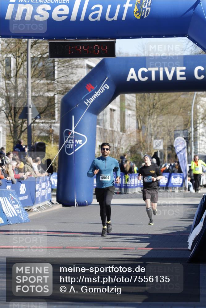 06.04.2025 - 44. Internationalen Wilhelmsburger Insellauf A. Gomolzig http://msf.ph/oto/7556135 06.04.2025 10:34:02 Ziel 3909, 4465 meine-sportfotos.de