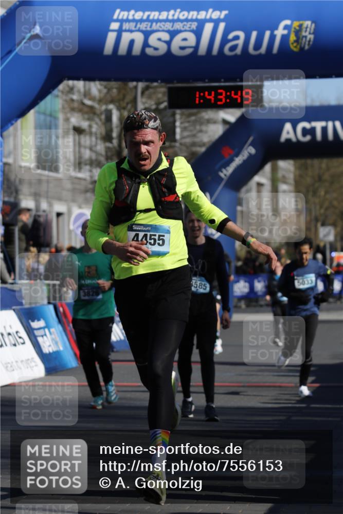 06.04.2025 - 44. Internationalen Wilhelmsburger Insellauf A. Gomolzig http://msf.ph/oto/7556153 06.04.2025 10:33:47 Ziel 3585, 3826, 4058, 4262, 4455, 5033 meine-sportfotos.de