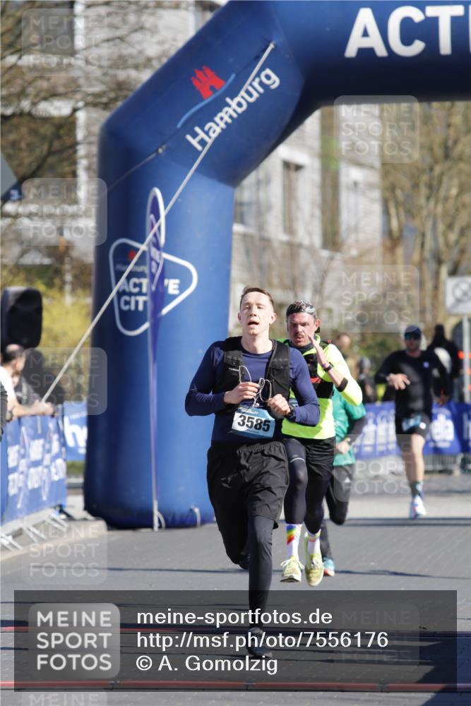 06.04.2025 - 44. Internationalen Wilhelmsburger Insellauf A. Gomolzig http://msf.ph/oto/7556176 06.04.2025 10:33:42 Ziel 3585, 4058, 4262 meine-sportfotos.de