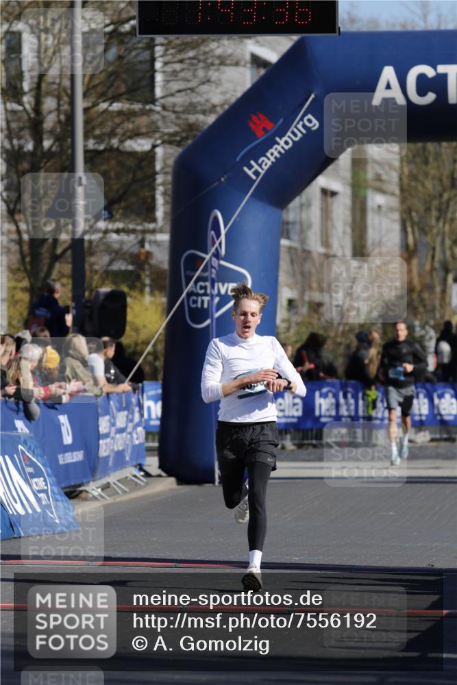 06.04.2025 - 44. Internationalen Wilhelmsburger Insellauf A. Gomolzig http://msf.ph/oto/7556192 06.04.2025 10:33:34 Ziel 3177, 4058 meine-sportfotos.de