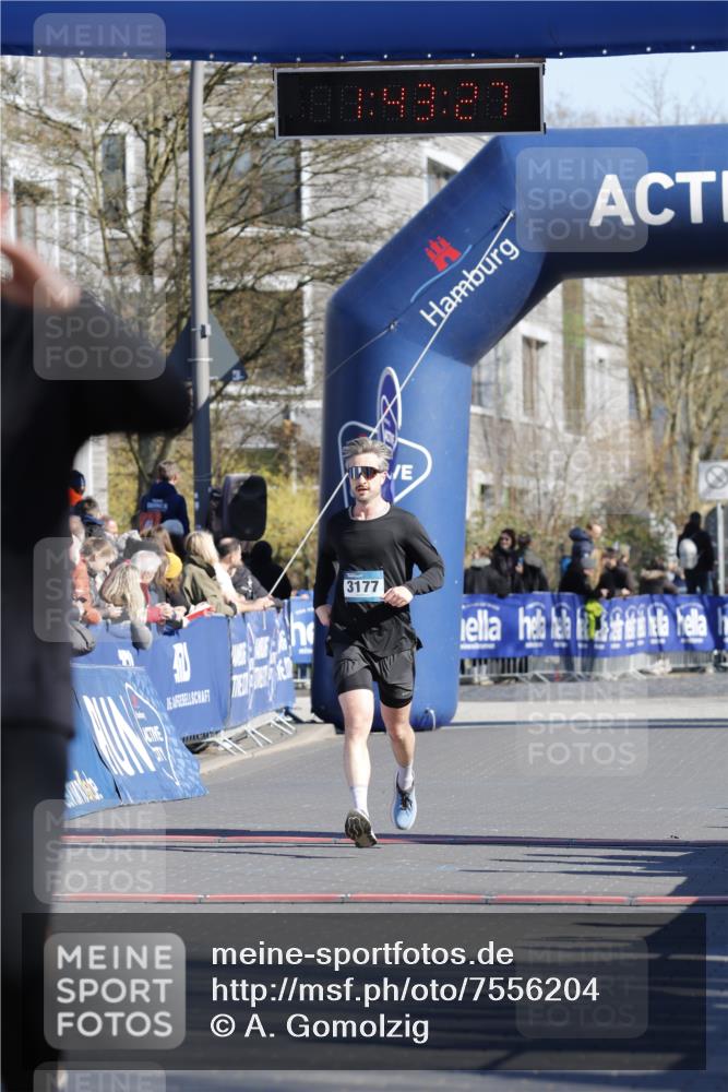 06.04.2025 - 44. Internationalen Wilhelmsburger Insellauf A. Gomolzig http://msf.ph/oto/7556204 06.04.2025 10:33:25 Ziel 3177, 3234, 3564, 3747, 4186, 4531 meine-sportfotos.de