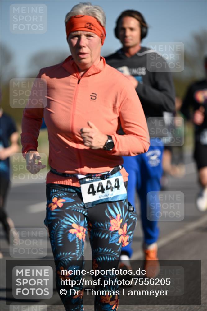 06.04.2025 - 44. Internationalen Wilhelmsburger Insellauf Dr. Thomas Lammeyer http://msf.ph/oto/7556205 06.04.2025 09:32:01 Laufen 4444 meine-sportfotos.de