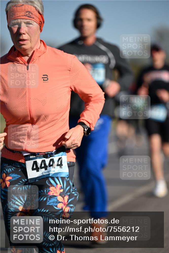 06.04.2025 - 44. Internationalen Wilhelmsburger Insellauf Dr. Thomas Lammeyer http://msf.ph/oto/7556212 06.04.2025 09:32:01 Laufen 4444 meine-sportfotos.de