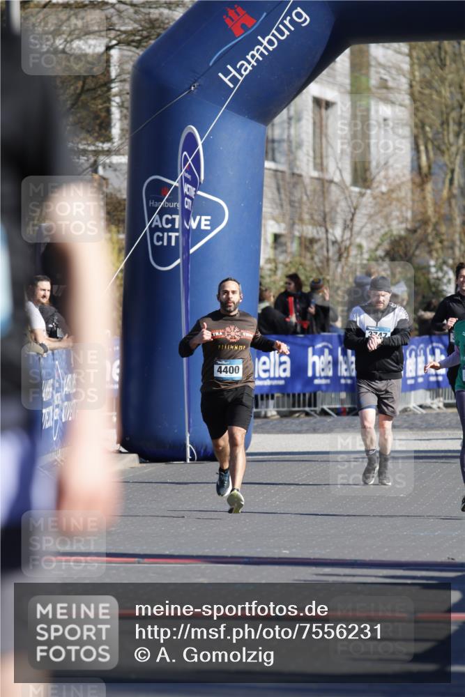 06.04.2025 - 44. Internationalen Wilhelmsburger Insellauf A. Gomolzig http://msf.ph/oto/7556231 06.04.2025 10:33:07 Ziel 3760, 4358 meine-sportfotos.de