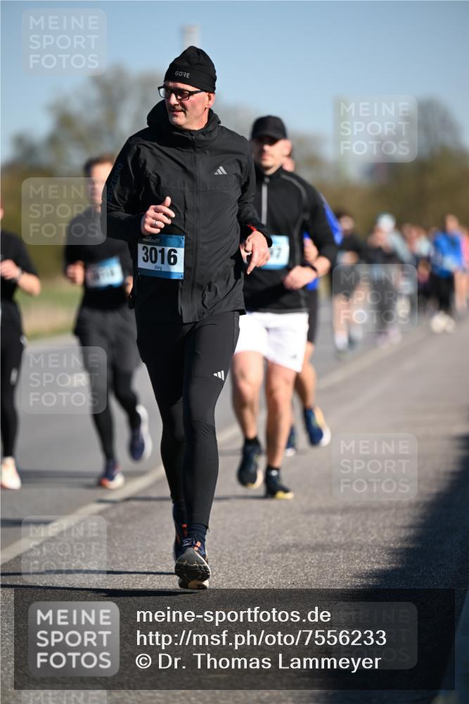 06.04.2025 - 44. Internationalen Wilhelmsburger Insellauf Dr. Thomas Lammeyer http://msf.ph/oto/7556233 06.04.2025 09:32:03 Laufen 3016 meine-sportfotos.de
