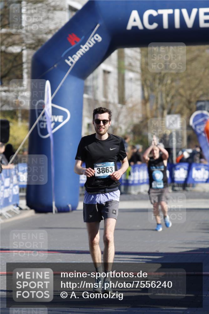 06.04.2025 - 44. Internationalen Wilhelmsburger Insellauf A. Gomolzig http://msf.ph/oto/7556240 06.04.2025 10:32:55 Ziel 3769, 3863, 4358, 5137 meine-sportfotos.de