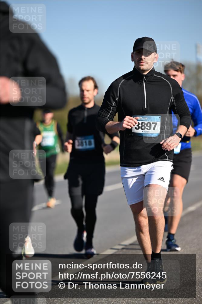 06.04.2025 - 44. Internationalen Wilhelmsburger Insellauf Dr. Thomas Lammeyer http://msf.ph/oto/7556245 06.04.2025 09:32:06 Laufen 3818, 3897 meine-sportfotos.de