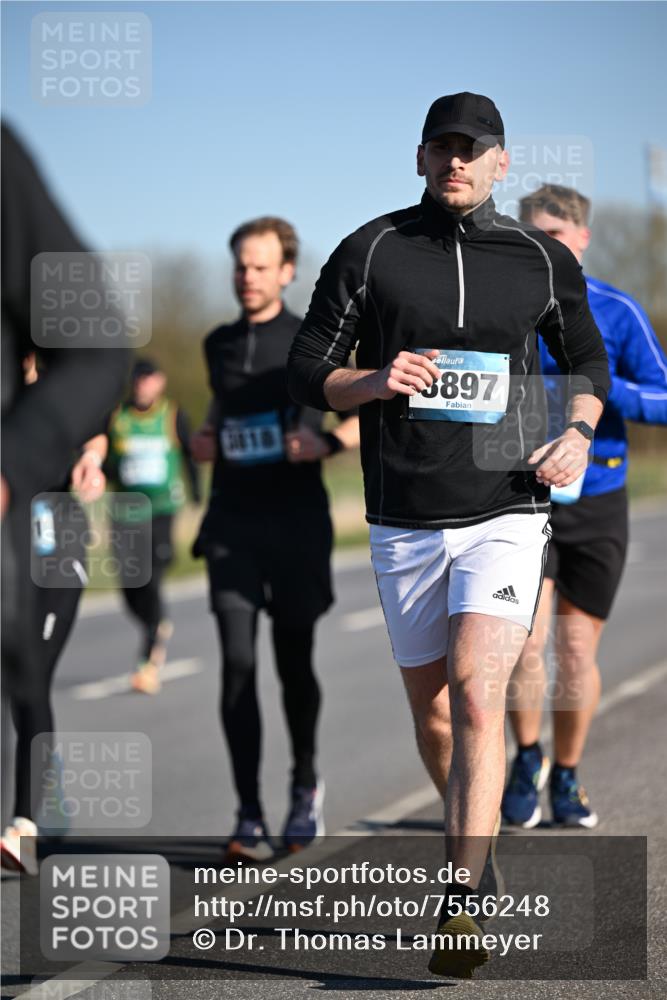 06.04.2025 - 44. Internationalen Wilhelmsburger Insellauf Dr. Thomas Lammeyer http://msf.ph/oto/7556248 06.04.2025 09:32:06 Laufen 301, 3897 meine-sportfotos.de