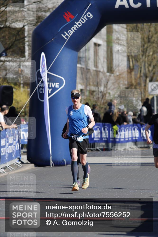 06.04.2025 - 44. Internationalen Wilhelmsburger Insellauf A. Gomolzig http://msf.ph/oto/7556252 06.04.2025 10:32:51 Ziel 3769 meine-sportfotos.de
