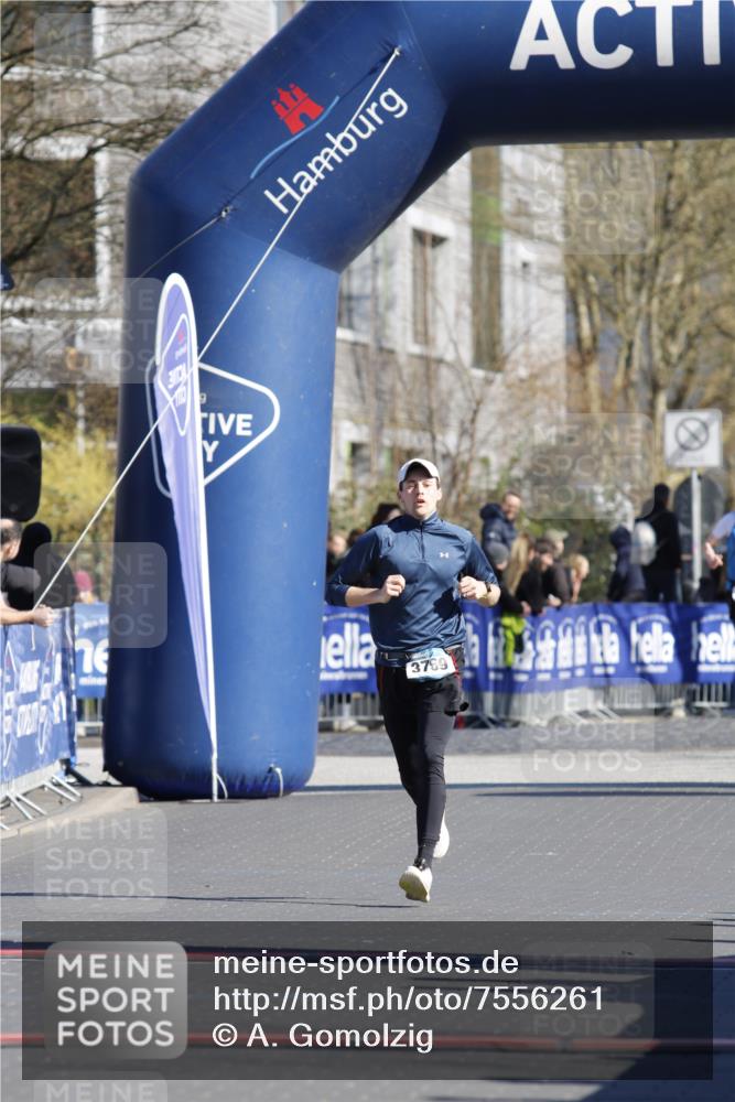 06.04.2025 - 44. Internationalen Wilhelmsburger Insellauf A. Gomolzig http://msf.ph/oto/7556261 06.04.2025 10:32:43 Ziel 3650, 5002, 5086 meine-sportfotos.de