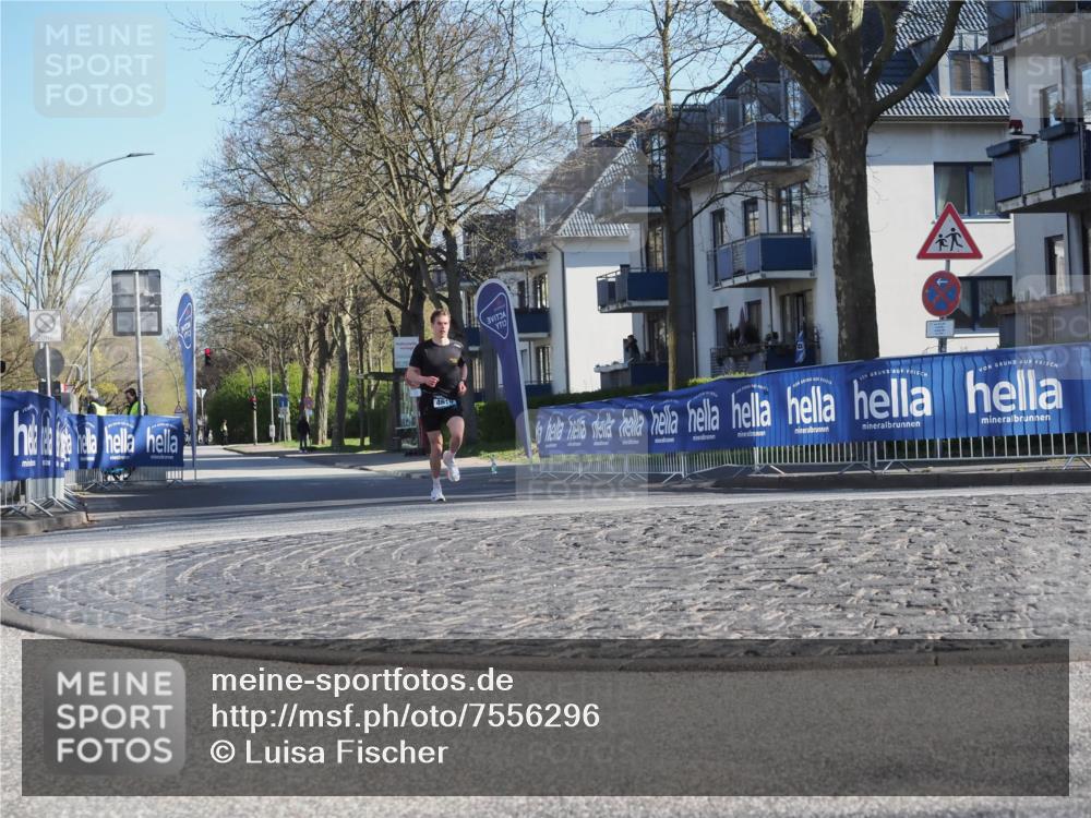 06.04.2025 - 44. Internationalen Wilhelmsburger Insellauf Luisa Fischer http://msf.ph/oto/7556296 06.04.2025 10:08:16 Ziel 461 meine-sportfotos.de