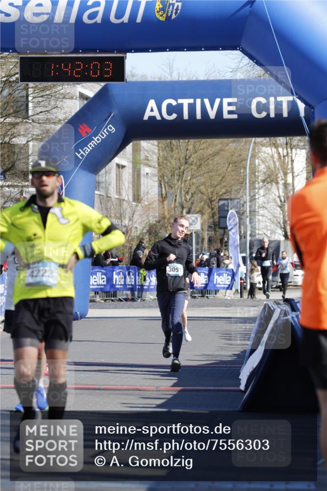 06.04.2025 - 44. Internationalen Wilhelmsburger Insellauf A. Gomolzig http://msf.ph/oto/7556303 06.04.2025 10:32:01 Ziel 3051, 3413, 3962, 4057, 4223, 4271, 4484, 4497, 4602 meine-sportfotos.de