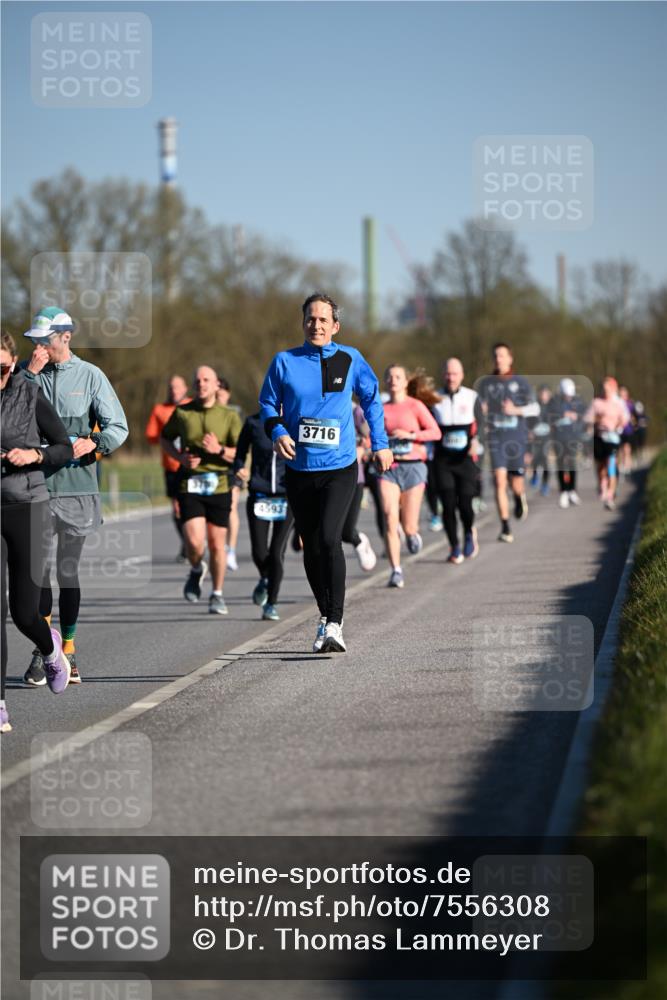 06.04.2025 - 44. Internationalen Wilhelmsburger Insellauf Dr. Thomas Lammeyer http://msf.ph/oto/7556308 06.04.2025 09:32:15 Laufen 4593, 3716 meine-sportfotos.de