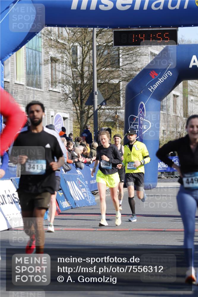 06.04.2025 - 44. Internationalen Wilhelmsburger Insellauf A. Gomolzig http://msf.ph/oto/7556312 06.04.2025 10:31:54 Ziel 3413, 3962, 4223, 4271, 4497 meine-sportfotos.de