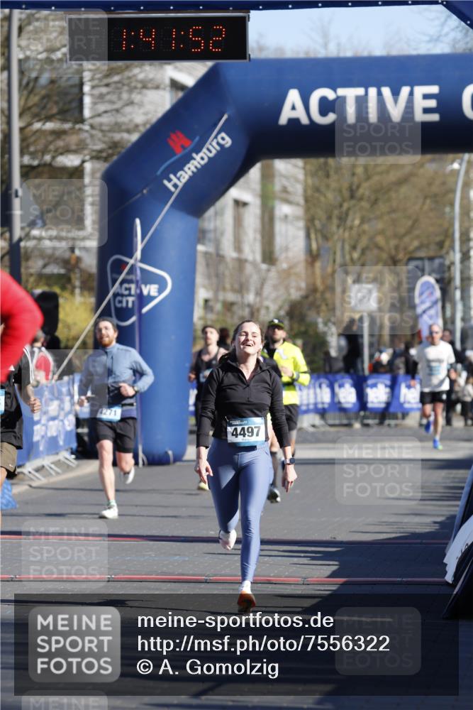 06.04.2025 - 44. Internationalen Wilhelmsburger Insellauf A. Gomolzig http://msf.ph/oto/7556322 06.04.2025 10:31:50 Ziel 3019, 3338, 3413, 4497 meine-sportfotos.de