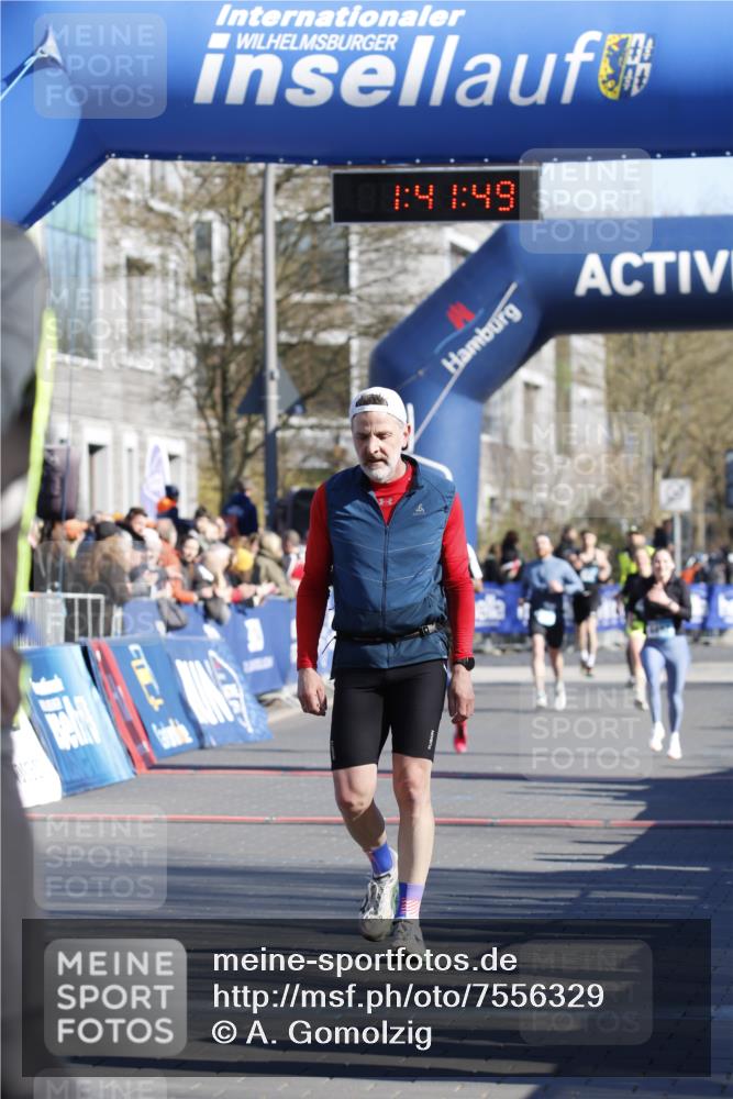 06.04.2025 - 44. Internationalen Wilhelmsburger Insellauf A. Gomolzig http://msf.ph/oto/7556329 06.04.2025 10:31:48 Ziel 3019, 3338 meine-sportfotos.de