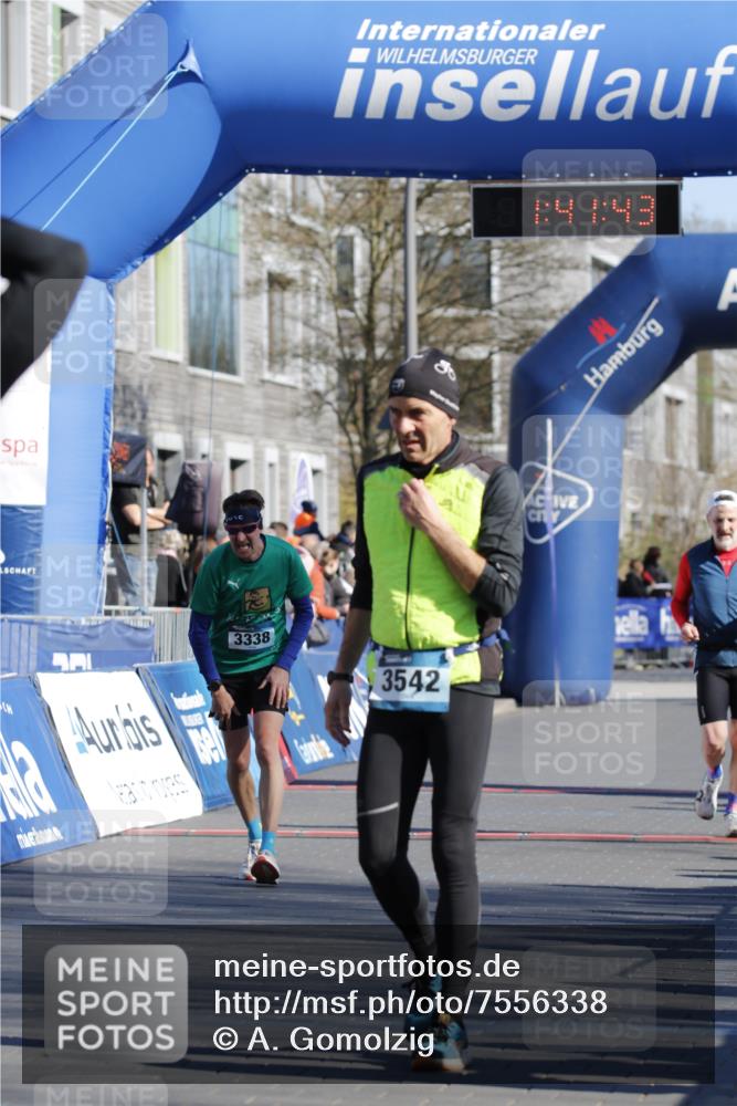 06.04.2025 - 44. Internationalen Wilhelmsburger Insellauf A. Gomolzig http://msf.ph/oto/7556338 06.04.2025 10:31:41 Ziel 3019, 3338, 3542, 4298 meine-sportfotos.de