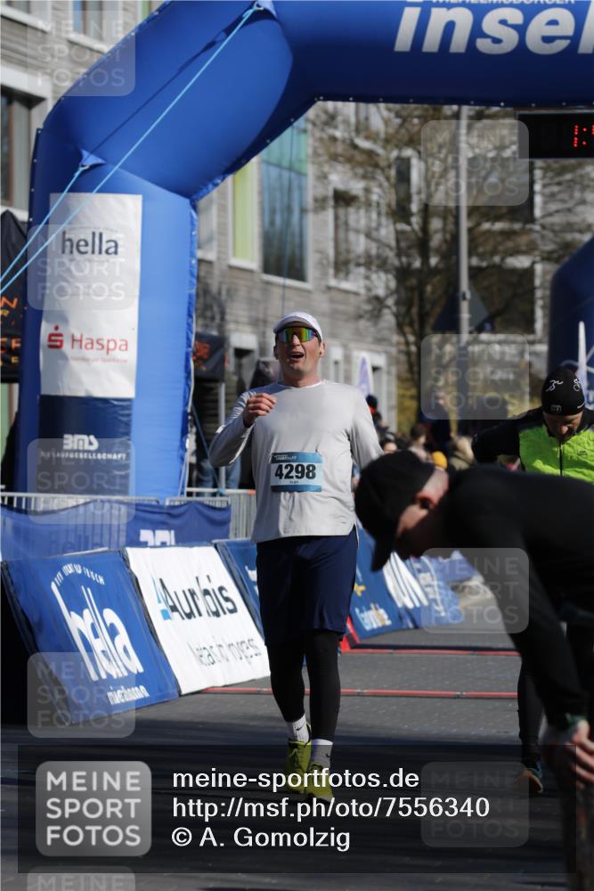 06.04.2025 - 44. Internationalen Wilhelmsburger Insellauf A. Gomolzig http://msf.ph/oto/7556340 06.04.2025 10:31:37 Ziel 3445, 3542, 3976, 4298, 5025 meine-sportfotos.de